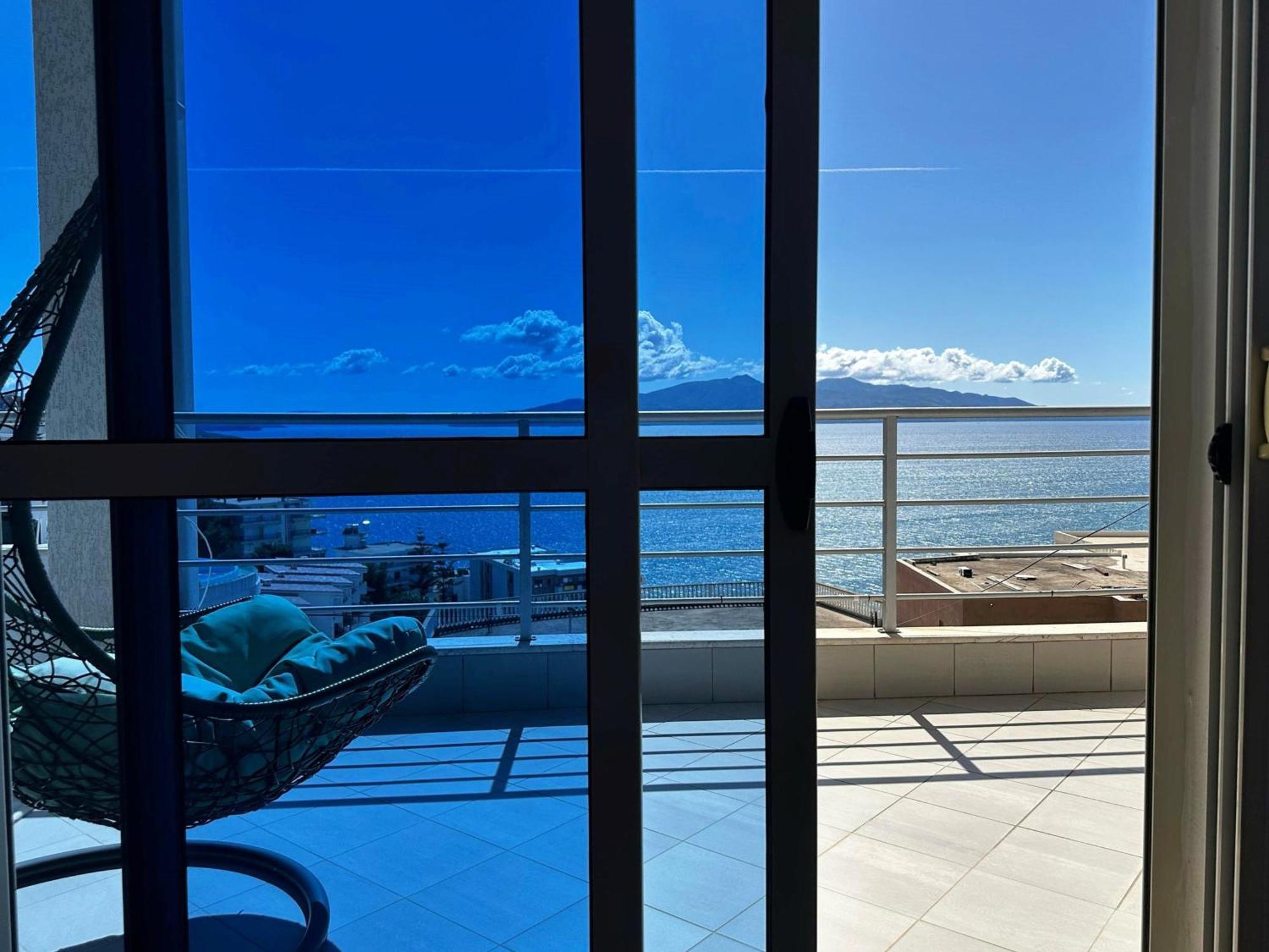 Apartment Seaview Apartment! Public Parking Near The App!
